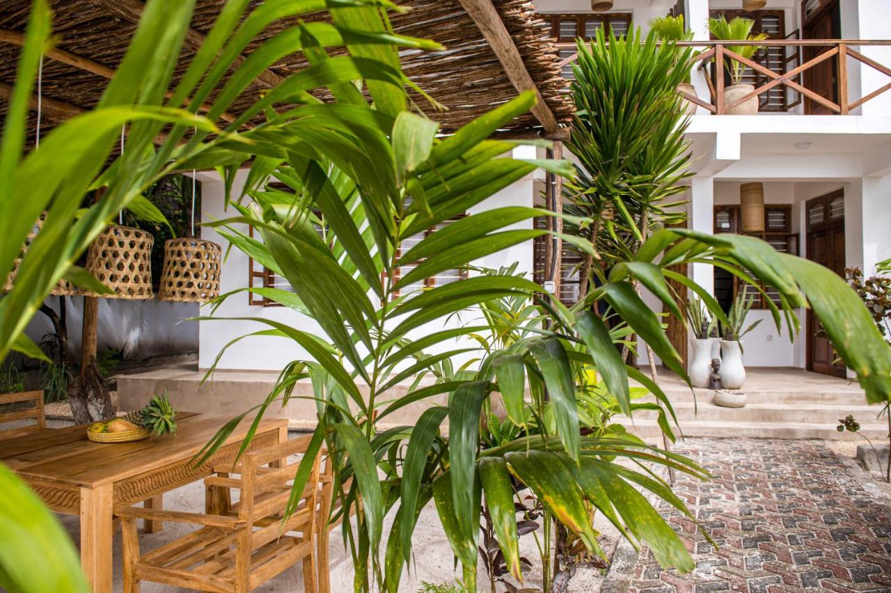 Kima Serviced Beach House & Suites Bwejuu Exterior photo