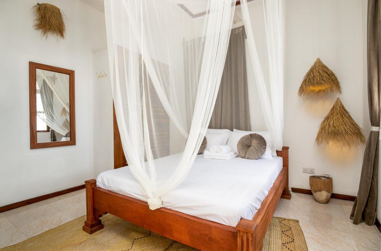 Kima Serviced Beach House & Suites Bwejuu Exterior photo