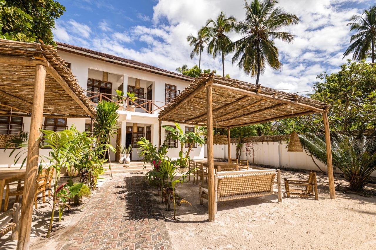 Kima Serviced Beach House & Suites Bwejuu Exterior photo