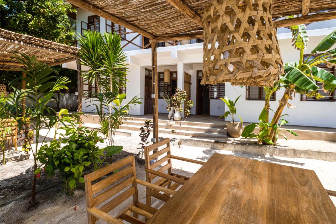 Kima Serviced Beach House & Suites Bwejuu Exterior photo