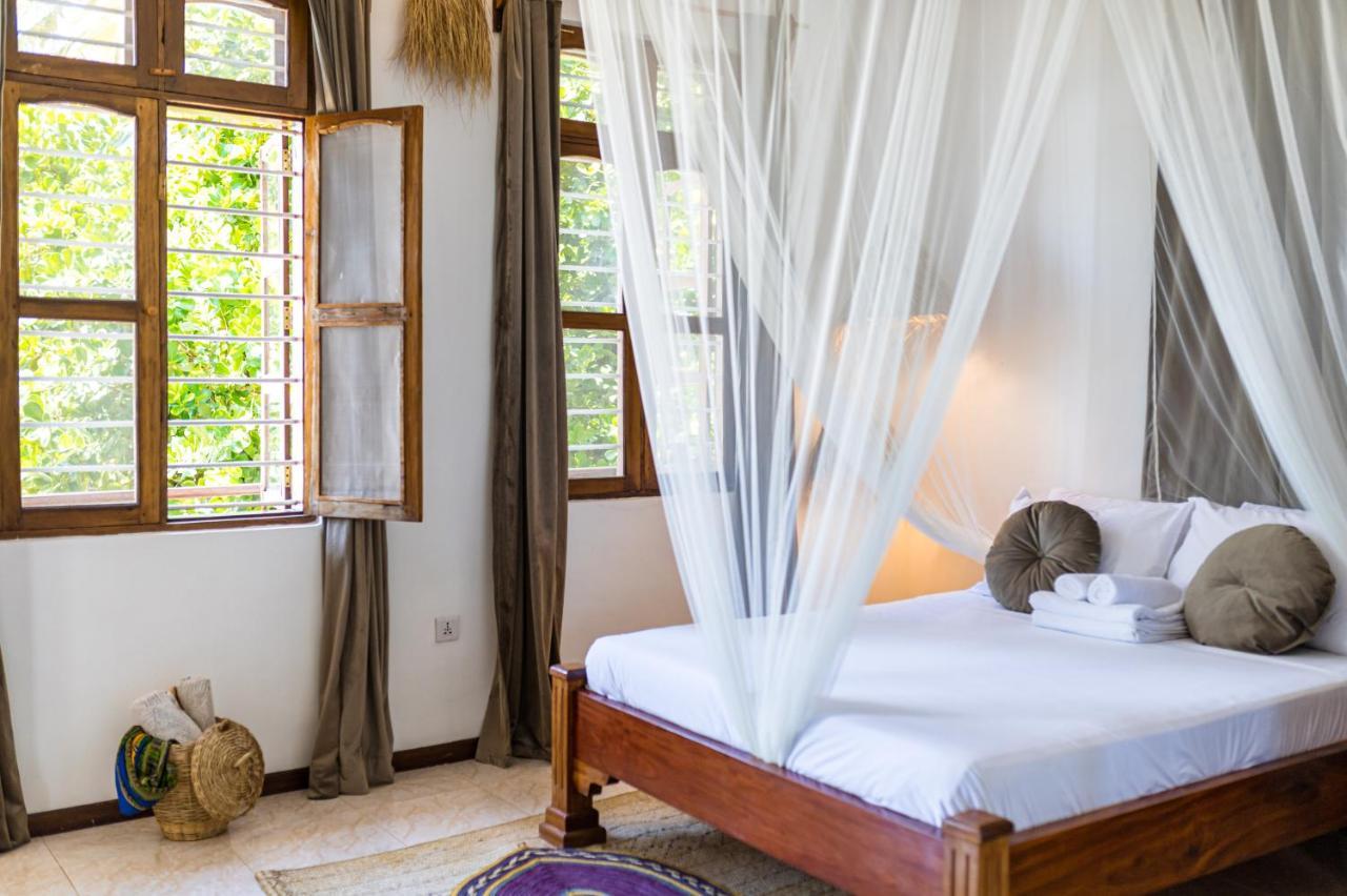 Kima Serviced Beach House & Suites Bwejuu Exterior photo