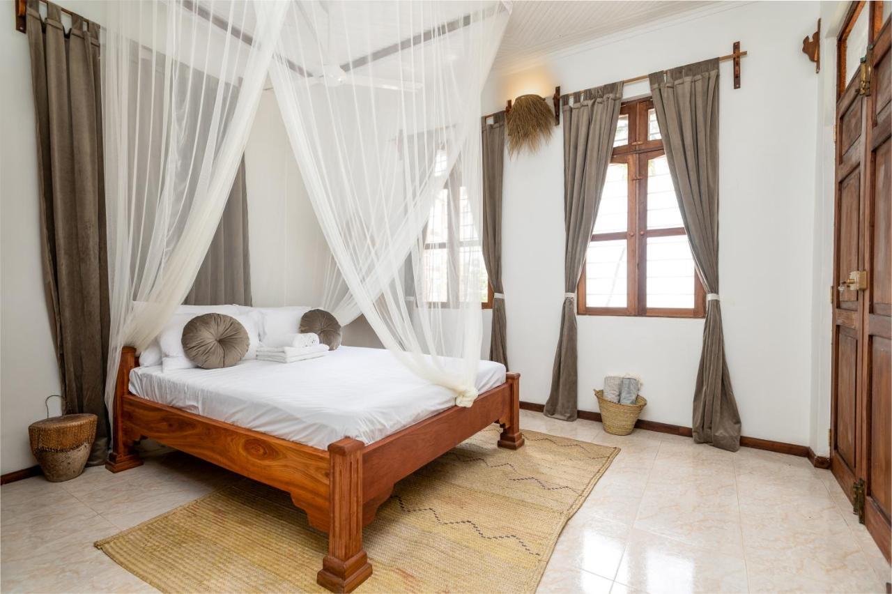 Kima Serviced Beach House & Suites Bwejuu Exterior photo