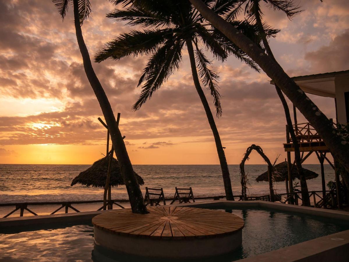 Kima Serviced Beach House & Suites Bwejuu Exterior photo