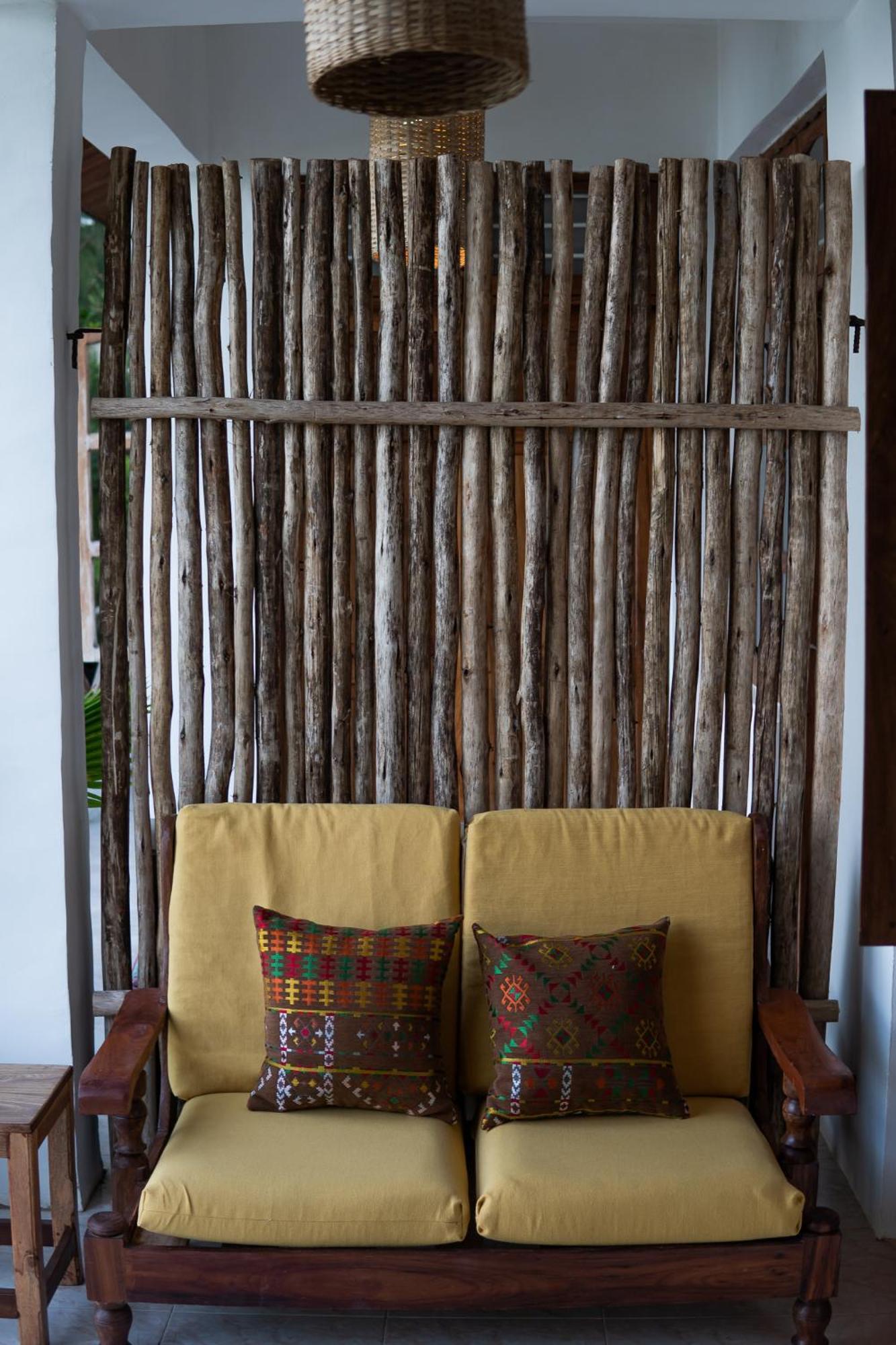 Kima Serviced Beach House & Suites Bwejuu Exterior photo